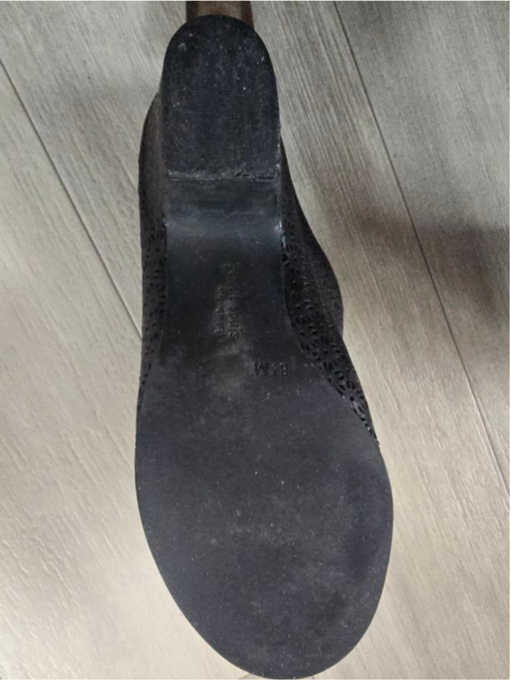 Gentle Souls by Kenneth Cole Black Perforated Mules Siz 8.5 - Picture 5 of 6